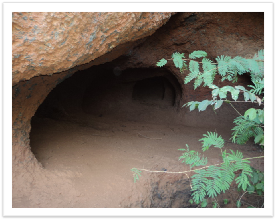 Entrée de la mine de fer de Sanrgho